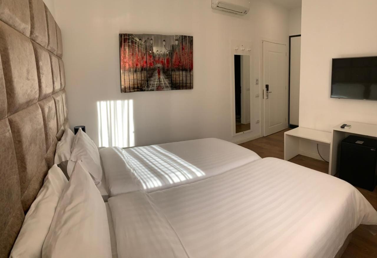 Ramel Hotel Tirana Buitenkant foto